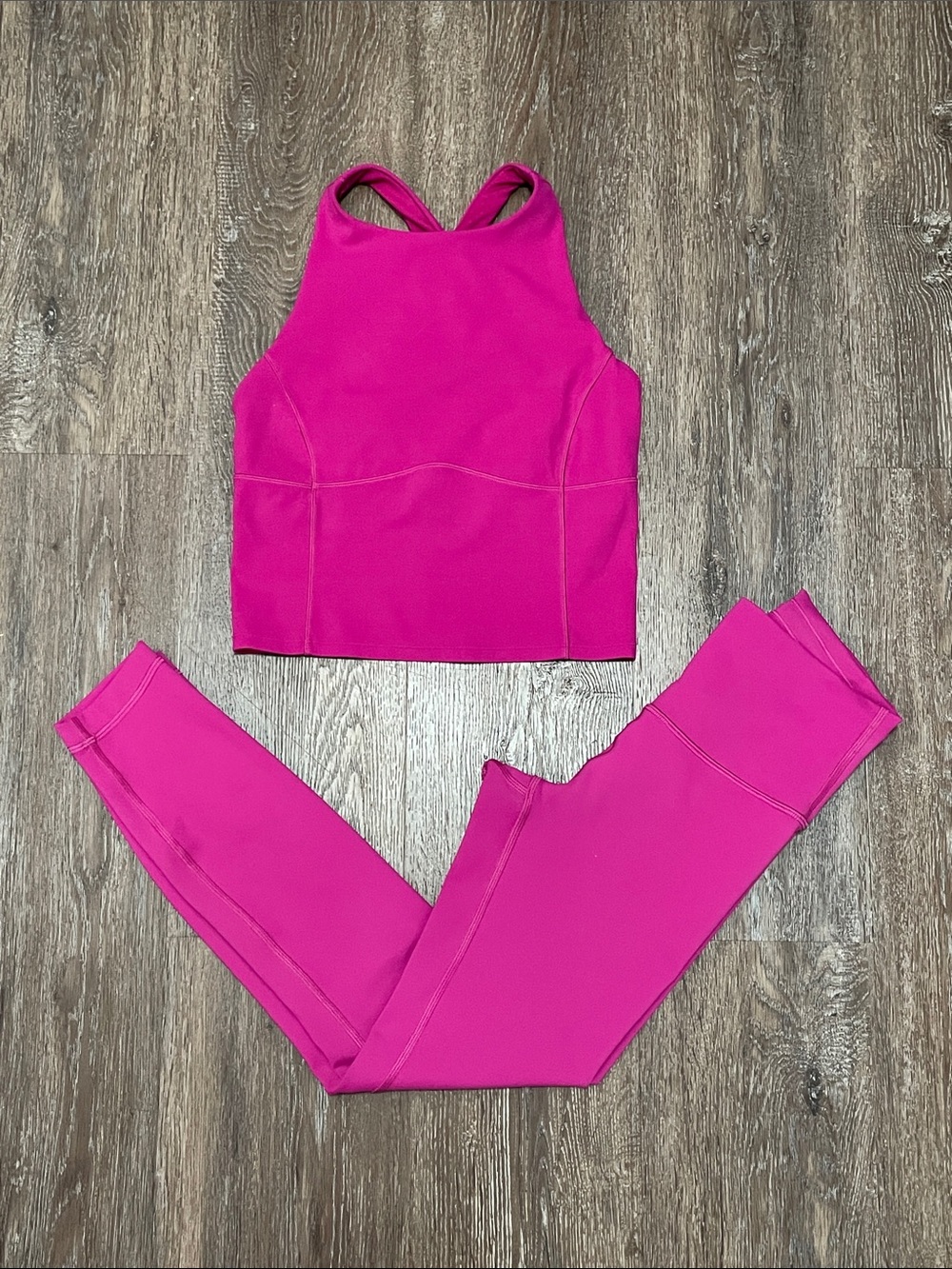 EUC lululemon Matching Ripened Raspberry Set. Size 4
*Bundle To Save*